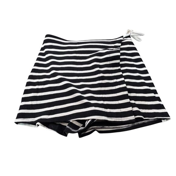 Kirious Los Angeles Striped Black & White Knit Shorts L Polyester Rayon Spandex - Picture 1 of 10